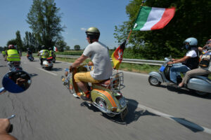 Esemplare Vespa esposto al Vespa Village del Foro Italico durante Vespa Roma 2026