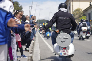 Modelli storici e della gamma attuale esposti al Vespa Village per Vespa Roma 2026