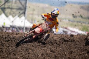 Jett Lawrence e Jo Shimoda con Honda HRC Progressive dopo la doppietta a Thunder Valley