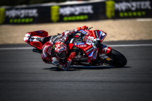 Bagnaia e Márquez del Ducati Lenovo Team durante la Practice del MotoGP Brno