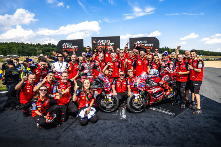 Bagnaia domina la Sprint MotoGP di Brno, Márquez terzo con la Ducati