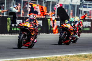 Enea Bastianini su KTM RC16 del team Red Bull KTM Tech3 al GP di Brno