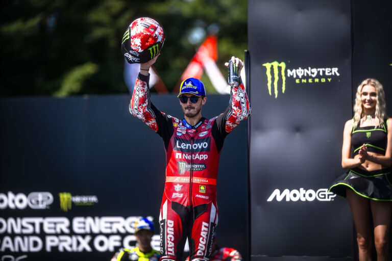 MotoGP Brno, Márquez trionfa con Ducati e Bagnaia è terzo