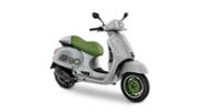Targhetta numerata della Vespa Edizione Ottantesimo nel vano sottosella