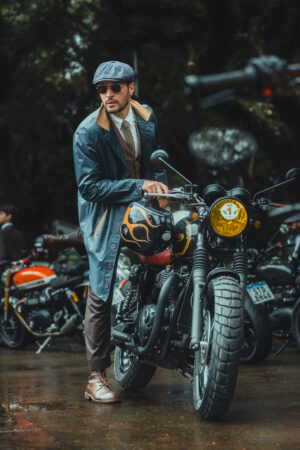 Rider Triumph al The Distinguished Gentleman's Ride 2026 durante la raccolta fondi per Movember