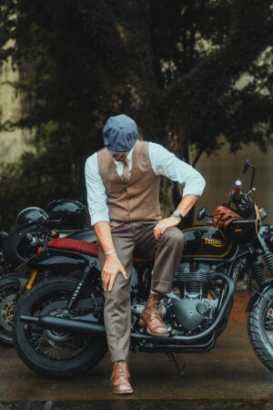 Partecipanti al The Distinguished Gentleman's Ride 2026 durante l'evento benefico a sostegno di Movember