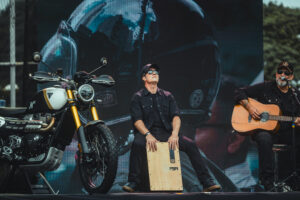 Partecipanti al Distinguished Gentleman's Ride 2026 con moto d'ispirazione classica