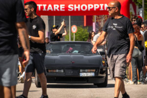 Moto e auto storiche italiane esposte al Cruisin Rodeo Friuli