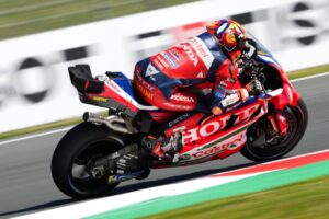 Joan Mir del Team Honda HRC Castrol ad Assen in una giornata di prove e adattamenti