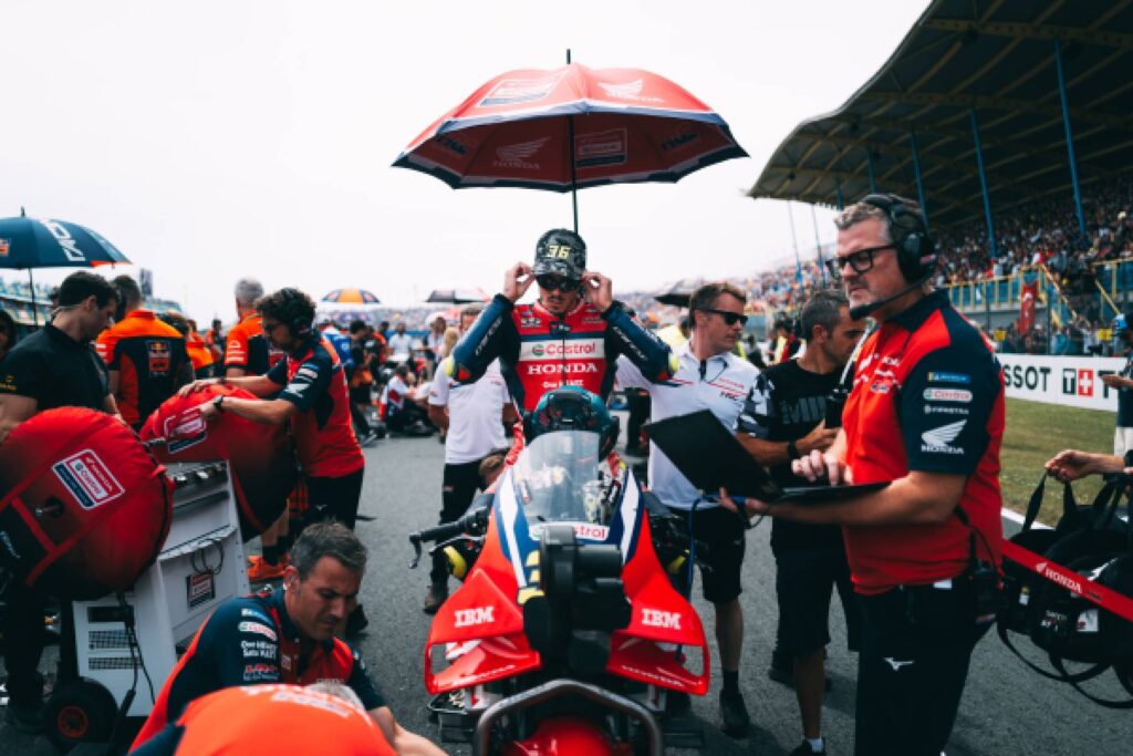 Luca Marini sulla Honda RC213V al TT Circuit Assen durante lo Sprint del Dutch GP