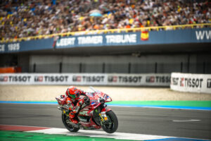 Ducati Lenovo Team con le Desmosedici in azione nella Sprint del GP di Assen