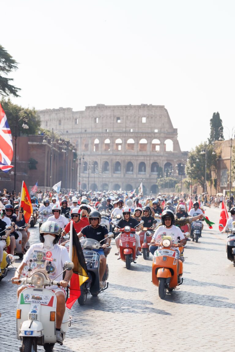 25.000 Vespa invadono Roma per il raduno più grande di sempre