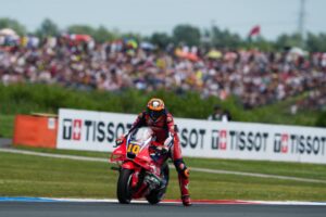 Pilota Luca Marini con i colori Honda HRC Castrol al TT Circuit Assen nel weekend del Dutch GP