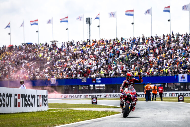 Assen amara per il Ducati Lenovo Team: Márquez 7°, Bagnaia KO