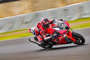 CBR1000RR-R Fireblade SP di Honda HRC in assetto endurance ai test della Suzuka 8 Hours 2026