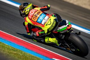 Gruppo di giovani piloti Pata Talenti Azzurri FMI al termine del weekend di gare