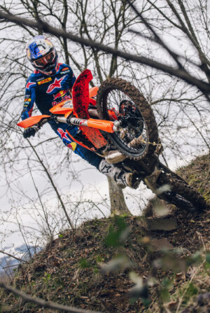 KTM 300 EXC della gamma EXC 2027, enduro progettata per affrontare percorsi estremi
