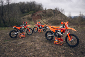 KTM EXC 2027 gamma enduro dal 125 al 500, sette modelli 2T e 4T