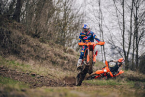 Gamma KTM EXC 2027 con sette modelli enduro 2T e 4T pensati per piloti amatoriali e racer