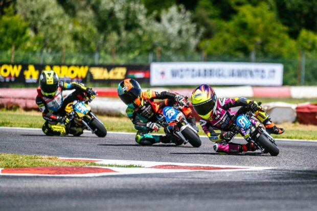 Gara del Campionato Minimoto 2026 al Circuito Internazionale di Aprilia con piloti minimoto in azione