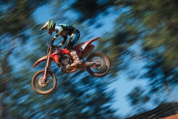 Ducati Desmo250 MX in azione ad Agueda durante il round MXGP 2026