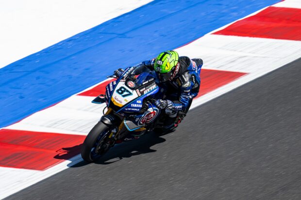 Piloti del GYTR GRT Yamaha al lavoro a Misano durante le prove del WorldSBK