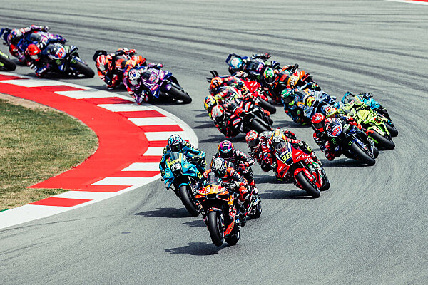 Pedro Acosta su Red Bull KTM RC16 al Circuit de Barcelona-Catalunya