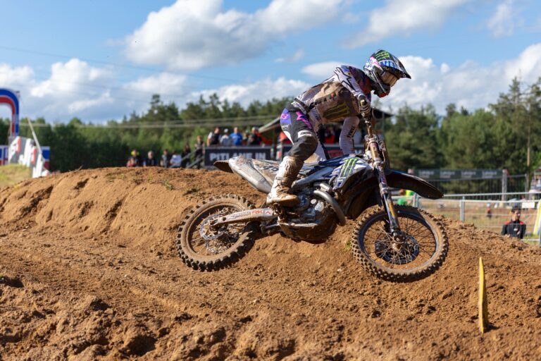 Tim Gajser con la Yamaha del Monster Energy Factory MXGP Team al GP di Lettonia