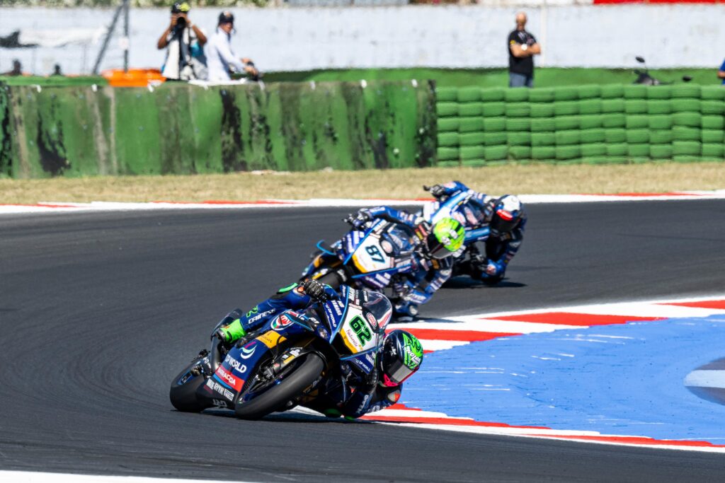 Stefano Manzi con la Yamaha del GYTR GRT Team durante la Gara 1 a Misano