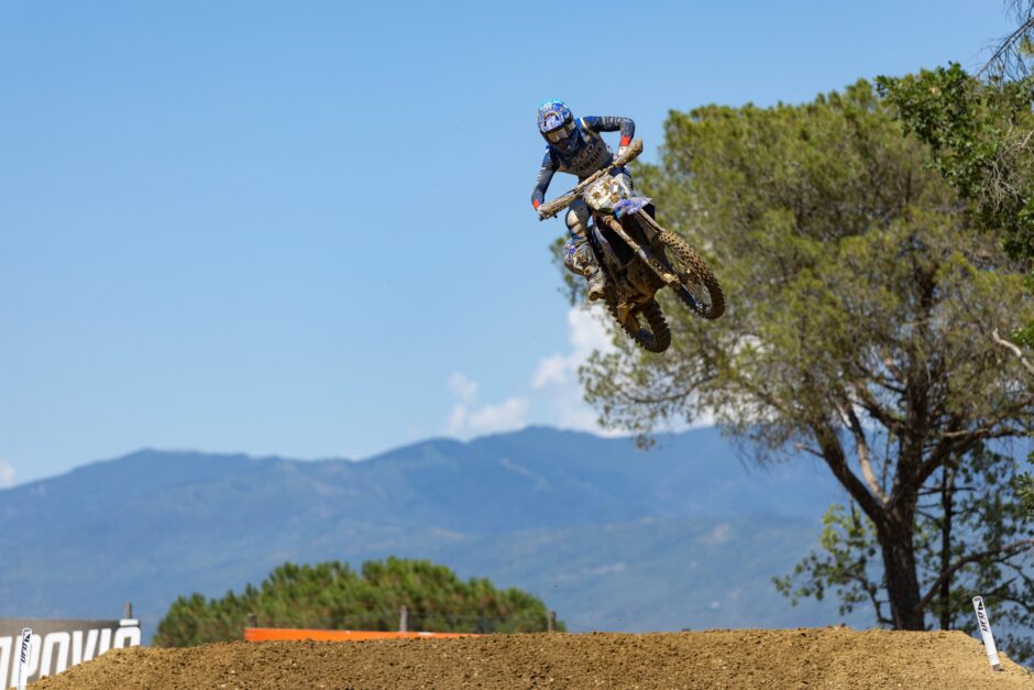 Bernardo Tiburcio pilota Yamaha EMX250 a Montevarchi, secondo assoluto di giornata