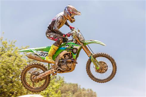 Mathis Valin con la Kawasaki KX250-SR in gara al GP di Montevarchi, Mondiale MX2