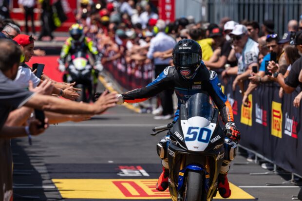 Yamaha R7 2026 in pista a Misano per il debutto nel Mondiale Sportbike