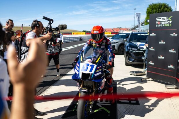 Yamaha R9 in prima fila a Misano con Can Öncü in pole