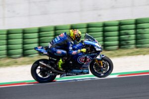 Pata Maxus Yamaha a Donington Park con la Yamaha R1 WorldSBK