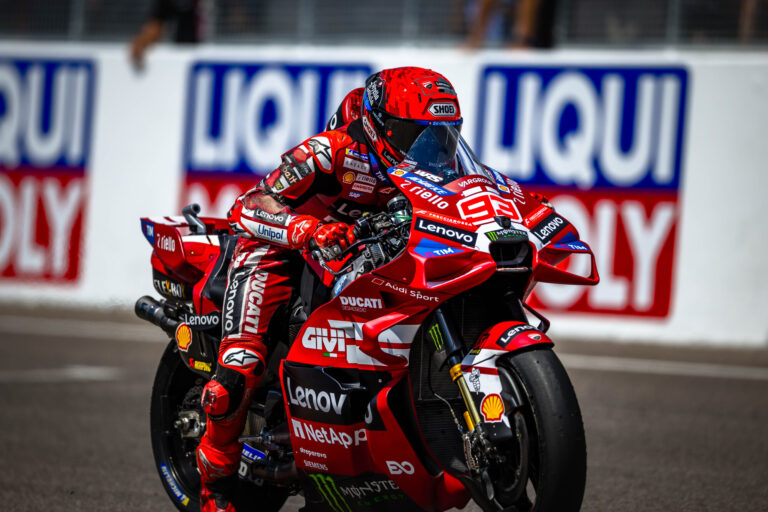 Marquez detta il passo al Sachsenring, Bagnaia costretto alla Q1