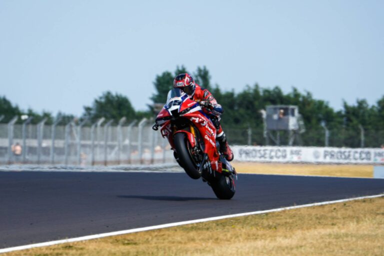WorldSBK Donington, Honda HRC al lavoro con Dixon, Chantra e Rea
