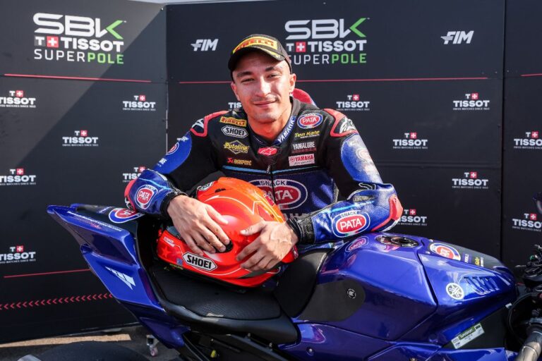 WorldSBK Donington, Bulega detta il ritmo nel caldo inglese