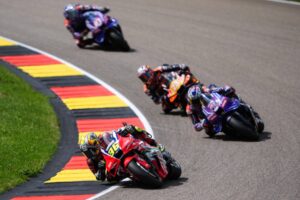 Box Honda HRC Castrol al Sachsenring durante il weekend di MotoGP, team al lavoro sul setup