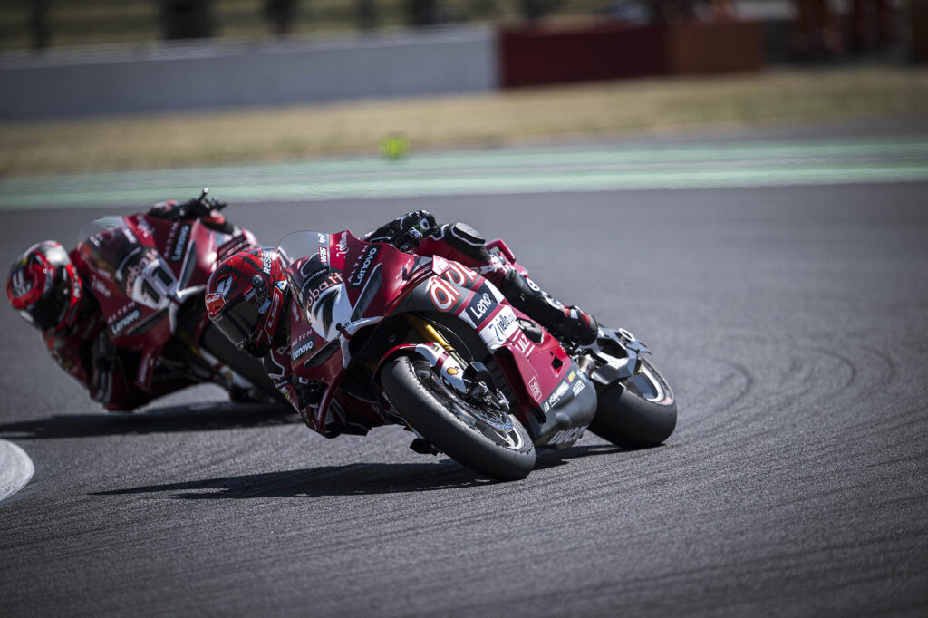 Iker Lecuona con la Ducati Aruba.it Racing al circuito di Donington