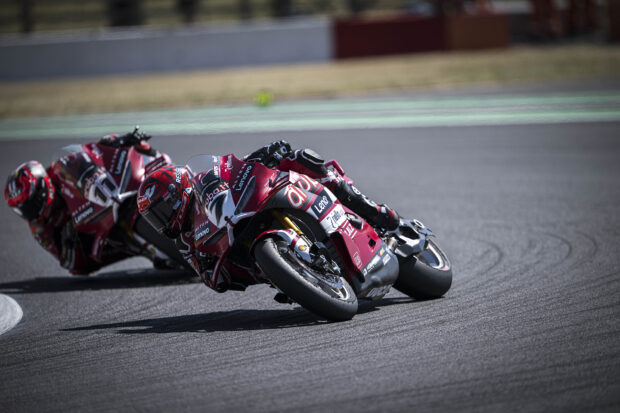Iker Lecuona con la Ducati Aruba.it Racing al circuito di Donington