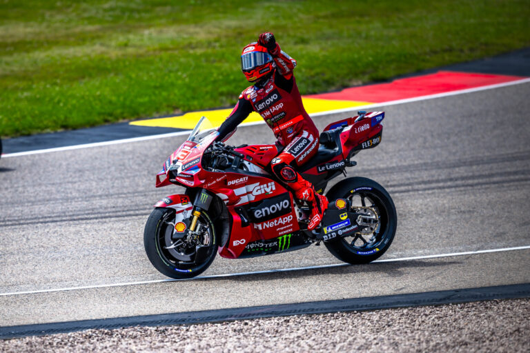 MotoGP Sachsenring, dominio Márquez con la Ducati Lenovo