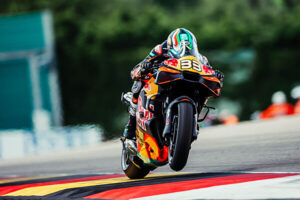 Brad Binder su KTM RC16 del team Red Bull KTM al Sachsenring