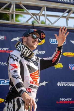 Jett Lawrence con la Honda HRC Progressive dopo la vittoria a Southwick nel Motocross AMA 2026