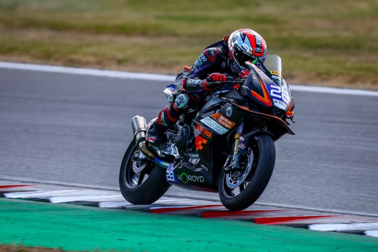 Aprilia RS 660 protagonista nel BSB: doppio podio a Brands Hatch