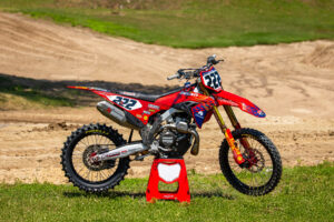 Ducati Desmo450 MX con livrea Troy Lee per il rientro di Tony Cairoli nell'AMA Pro Motocross