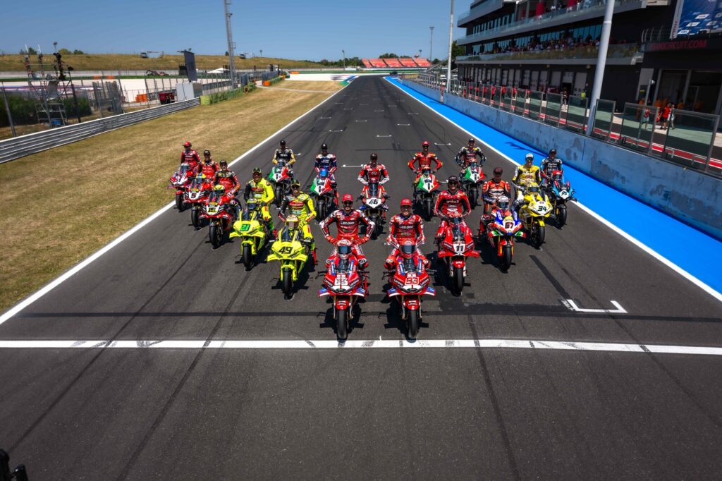 Ducati Panigale V4 Tricolore in pista durante la Lenovo Race of Champions a Misano