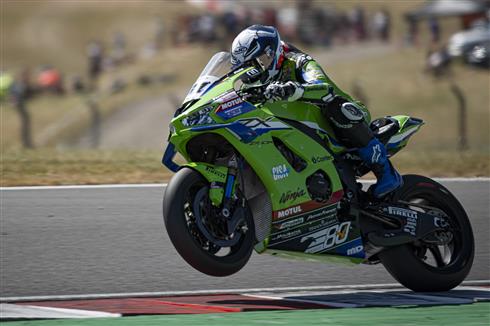 Garrett Gerloff con la Kawasaki Ninja ZX-10RR nel weekend WorldSBK di Donington