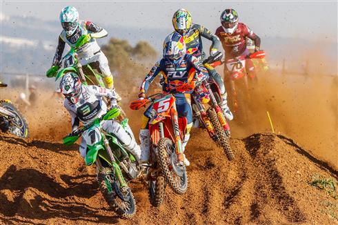 Kawasaki Racing Team MXGP in azione durante le qualifiche MXGP a Terra Topia