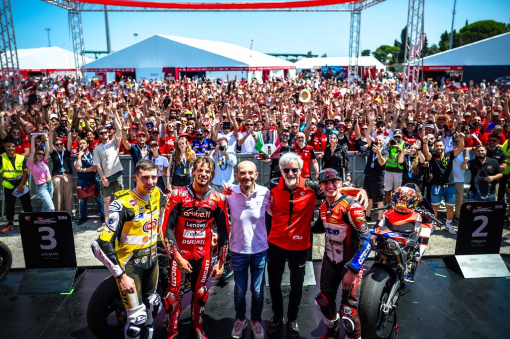 Nicolò Bulega vincitore della Lenovo Race of Champions 2026 con la Panigale V4 Tricolore a Misano