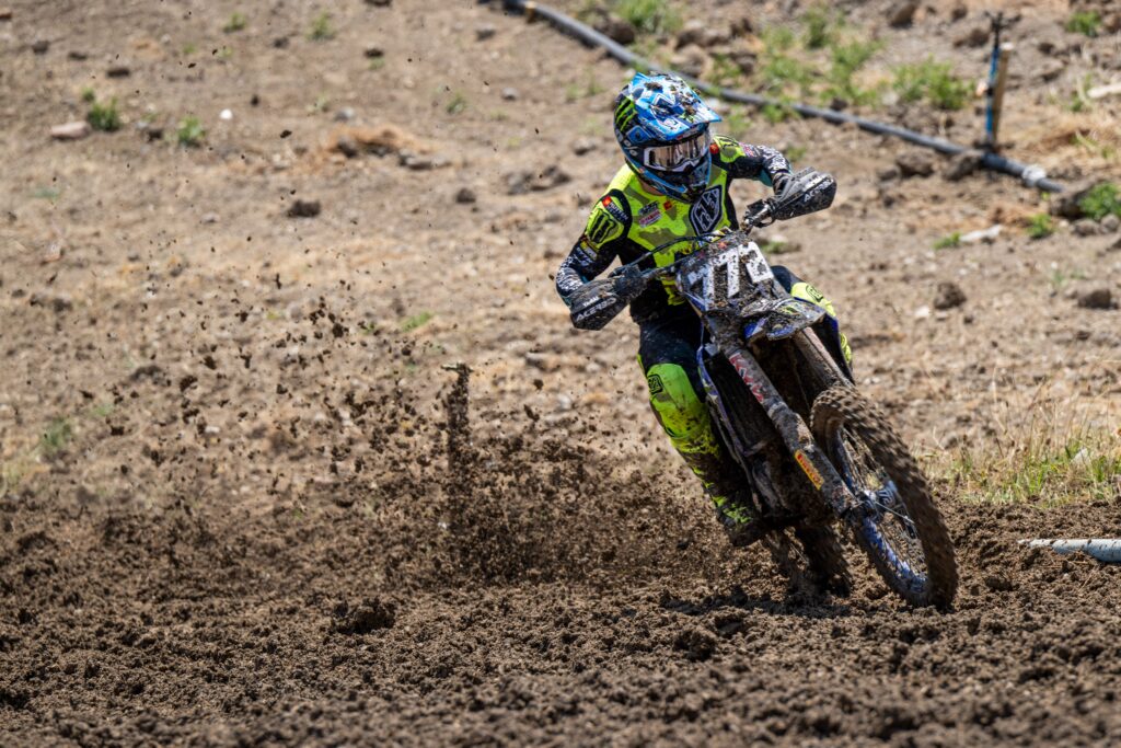 Yamaha e i fratelli Reisulis nella top 10 MX2 al MXGP della Gran Bretagna